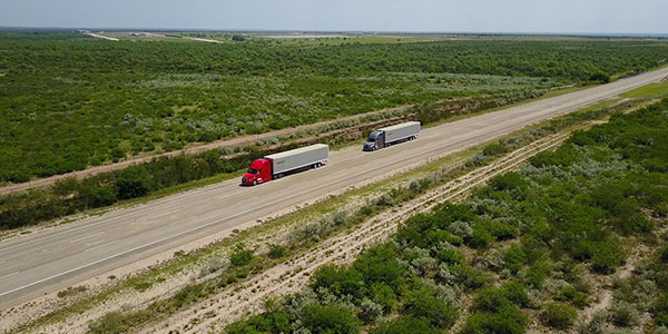 Daimler-Trucks-Tests-Platooning-Highway Generic